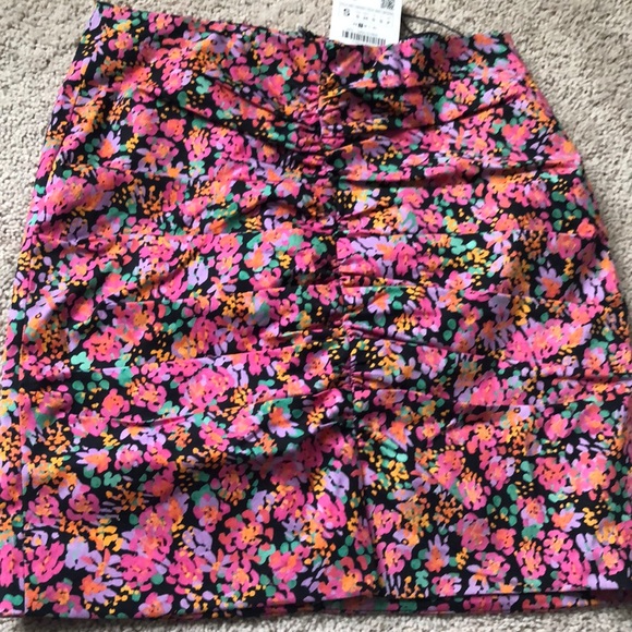 New!!!! Zara draped mini skirt. Last one!!!! - Picture 7 of 8